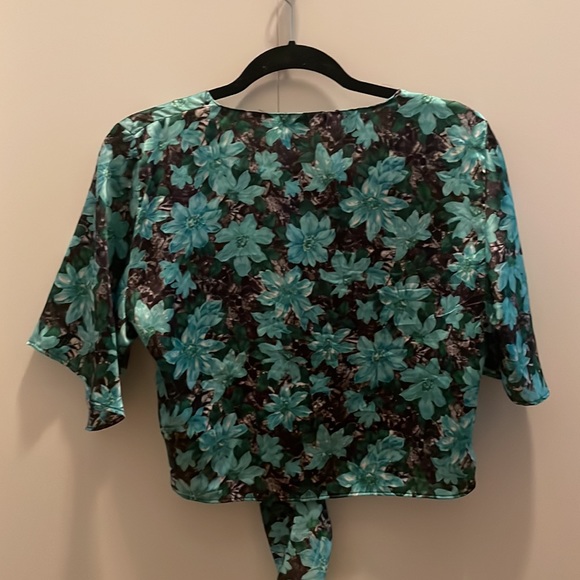 Floral Satin Crop Top - Picture 4 of 4